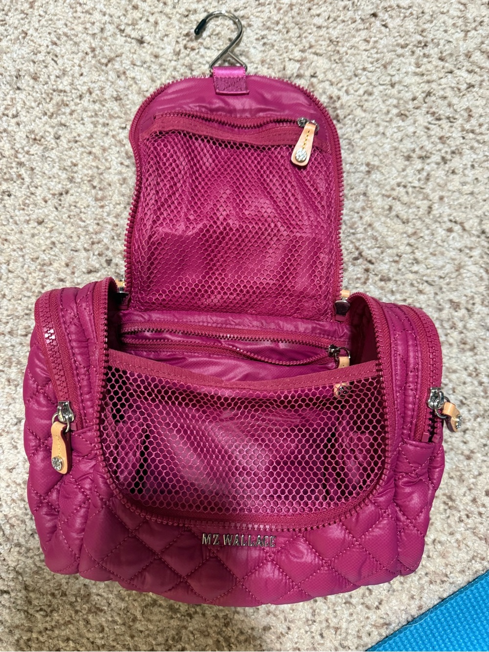 MZ WALLACE Hanging toiletry bag in Raspberry - RARE - Picture 3 of 4